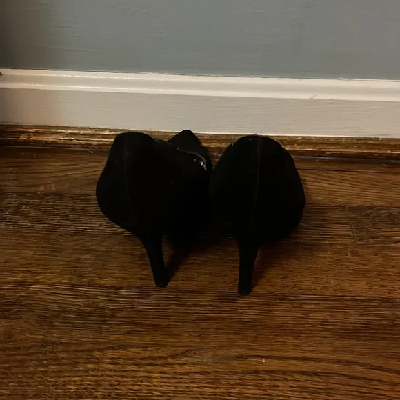 Chinese Laundry Black Suede Heels - Picture 5 of 6